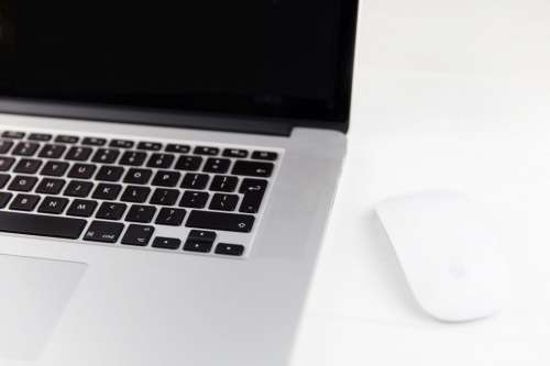 Minimal MacBook & Mouse