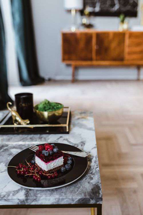 Cheesecake with blueberries and raspberries
