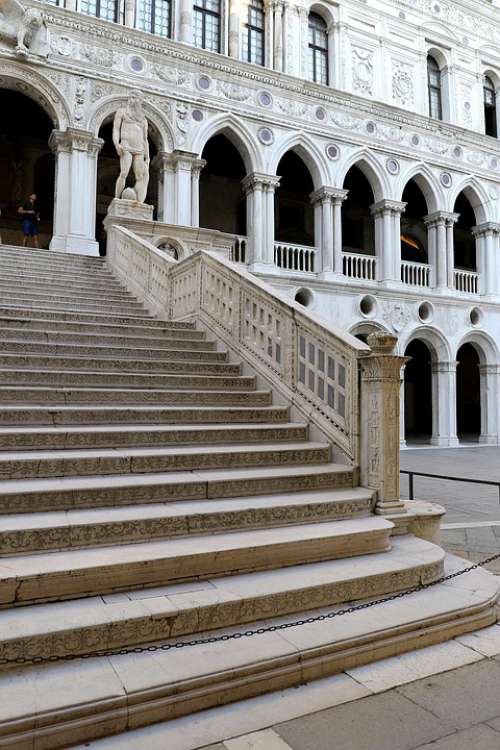 Building Staircase Venice Architecture
