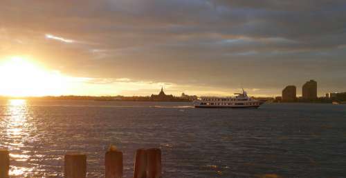 Sunset Boat Newyork Stature Ofliberty Sea Water