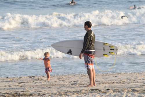 Little toddler knows whose the boss as she instructs her surfer dad where to go -nominated 