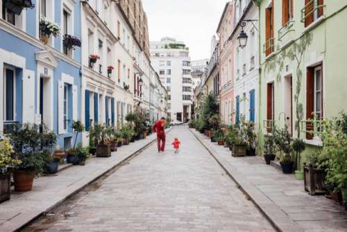 Paris, rue Crémieux. Red dad and daughter. 