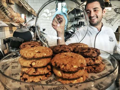 Chef Shows Off Gluten Free Chocolate Chip Cookies


