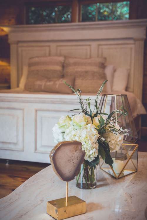 flower vase table bedroom interior