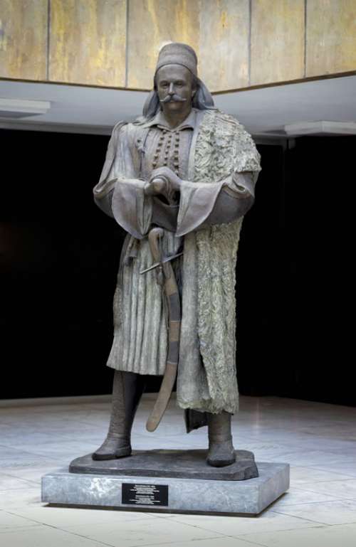 Statue Mark Botsari War Museum