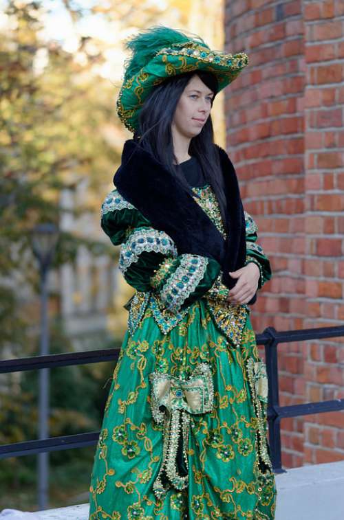 Woman Person Suit Epoch Hat Green Hair Long