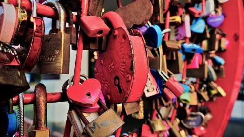 By Wlodek Padlocks Happiness Colors Rust Chain