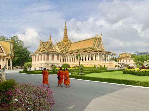 cambodia phnom penh pagoda monk