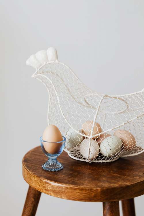 Hen - shaped egg basket