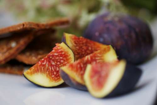 fresh figs fruit cut sliced
