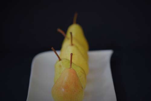 pears fruit close up fresh plate
