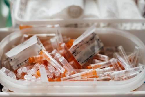 Disposable syringe needles