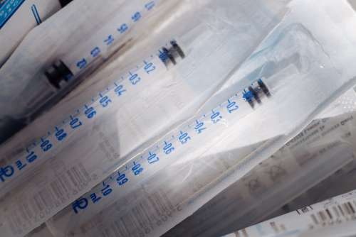 Disposable sterile insulin syringes