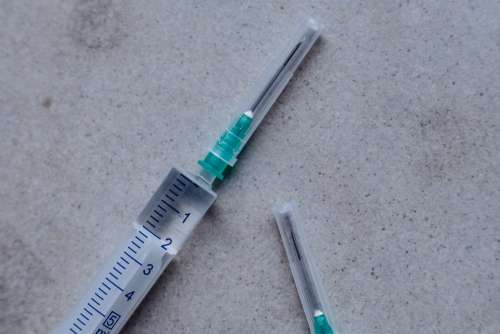 Disposable syringe with medication 2
