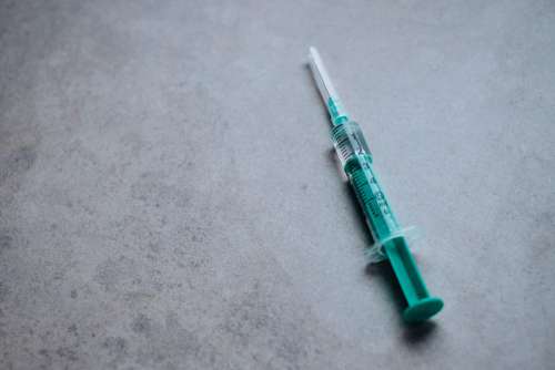 Disposable syringe with medication 3