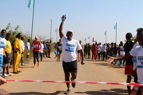 men, people, crowd, race, marathon, competition, victory, triumph, stride, observe, watch, smile, happy, facial expression, athlete, athletics, winner, gestural, sport