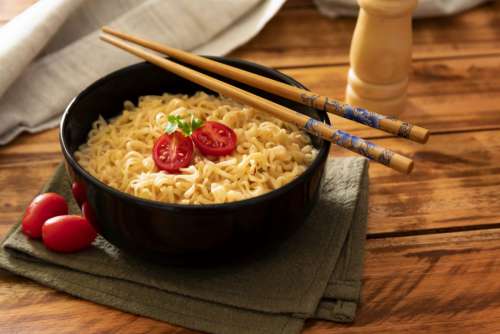 Noodles with tomatoes