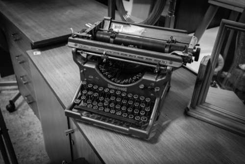 Vintage Typewriter Free Photo
