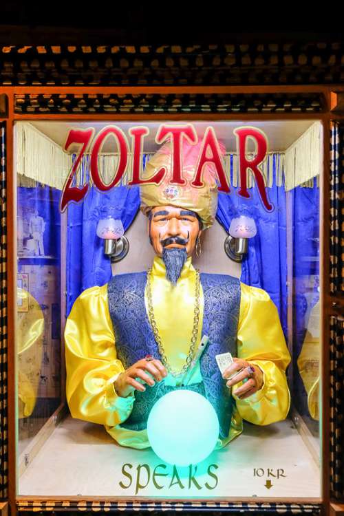 Zoltar Speaks Fortune Teller