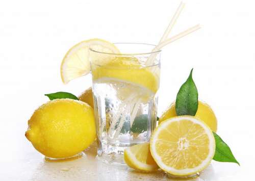 Beverage with fresh lemons