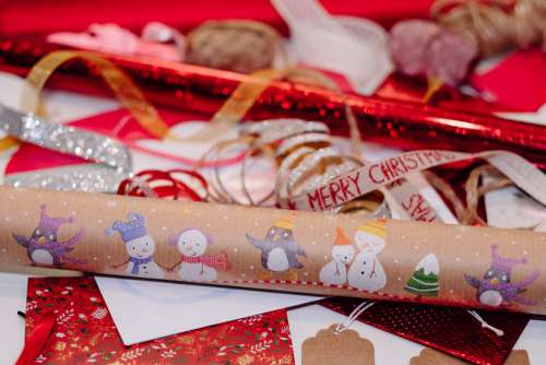 Christmas bags, wrapping paper and ribbons 6