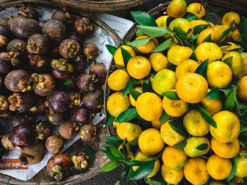 Tangerines and mangosteen at a market