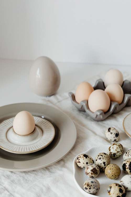 Beige Easter table setting - quail eggs - neutral colors - natural eggs