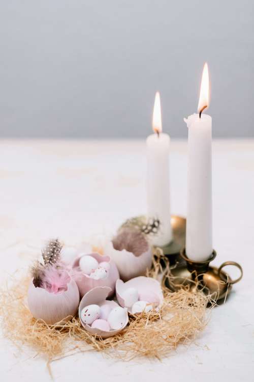 Egg shells Easter table decoration with candles 2