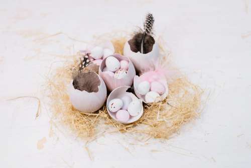 Egg shells Easter table decoration