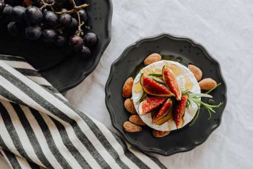 Camembert with figs - almonds - maple syrup