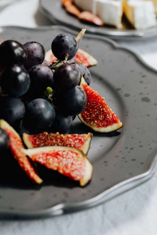 Camembert with figs - almonds - maple syrup