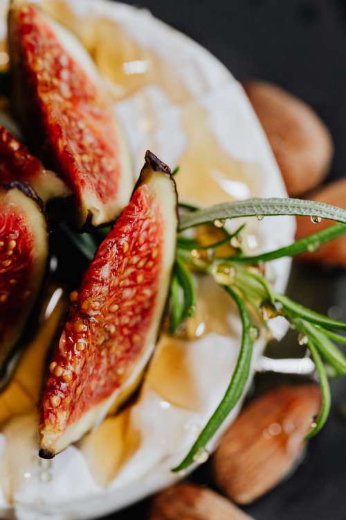 Camembert with figs - almonds - maple syrup