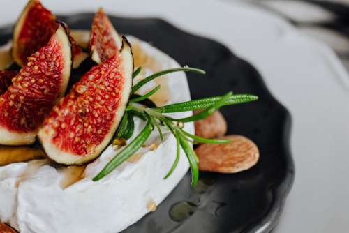 Camembert with figs - almonds - maple syrup