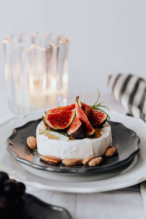 Camembert with figs - almonds - maple syrup