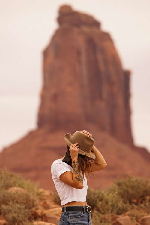 girl-in-the-desert
